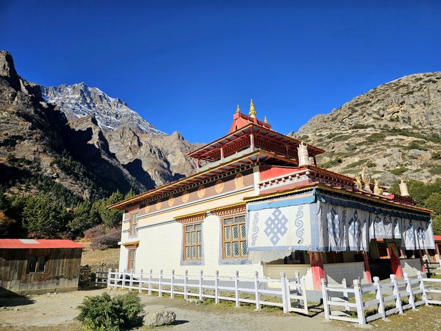 The monastery at Naar Phedi